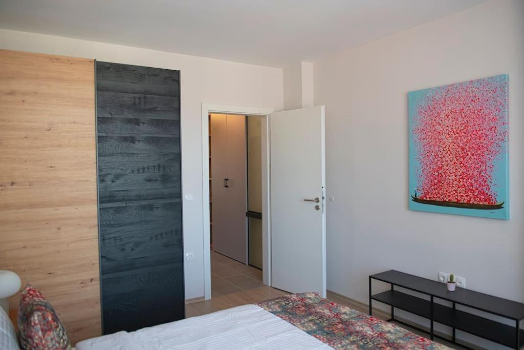 New York: A Spacious Modern Apartment With Parking ソフィア エクステリア 写真