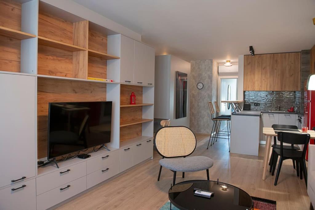 New York: A Spacious Modern Apartment With Parking ソフィア エクステリア 写真
