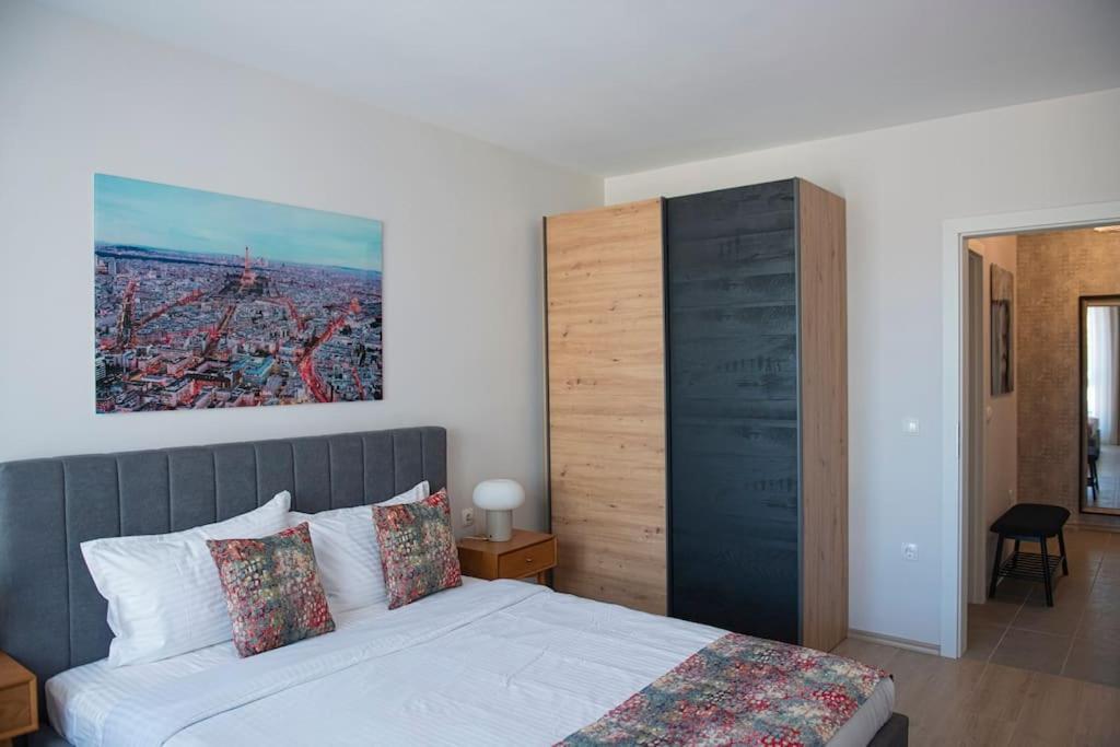 New York: A Spacious Modern Apartment With Parking ソフィア エクステリア 写真